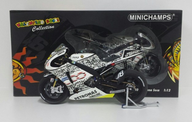 MINICHAMPS 103246 YAMAHA YZR M1 V Rossi 500 Faces Laguna Seca MotoGP 2010 1:12th 